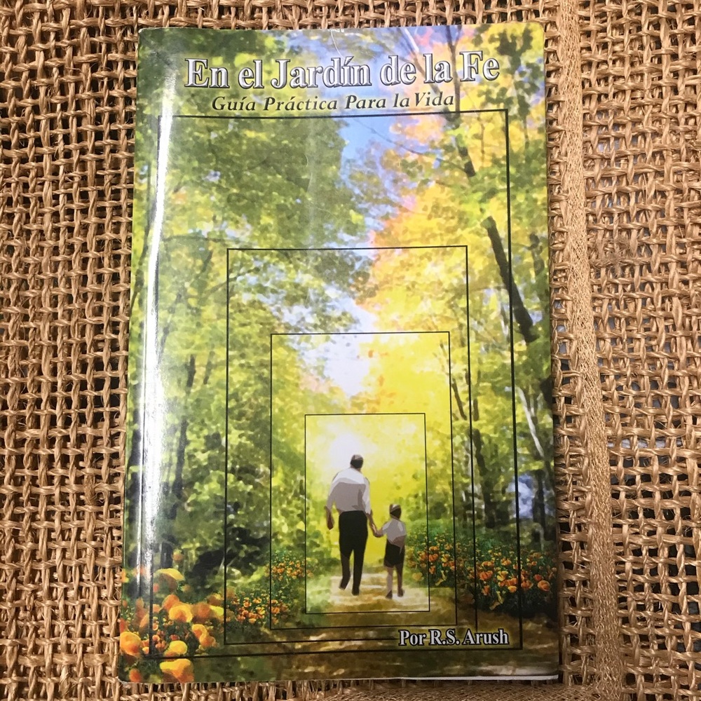 Book En el jardín de la fe in Spanish